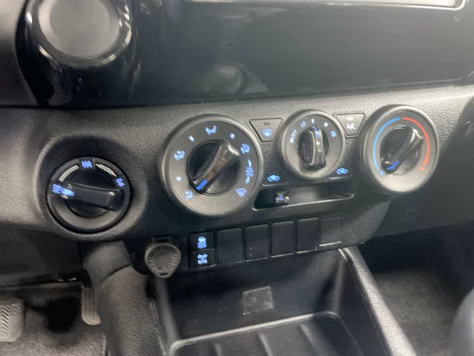 TOYOTA HILUX - 2025 - PPHX - Automarket - Imagen 9