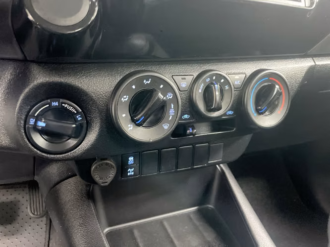 TOYOTA HILUX - 2024 - PPHX - Automarket - Imagen 9