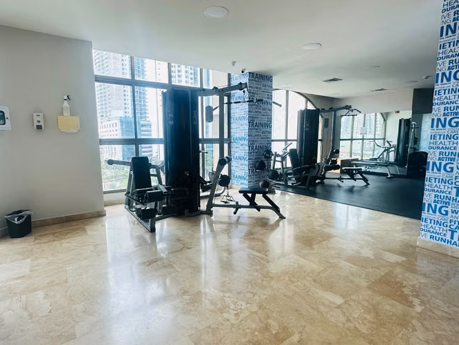 SE ALQUILAR APARTAMENTO CON LINEA BLANCA 3 HABITACIONES P.H OCEAN PARK T200
