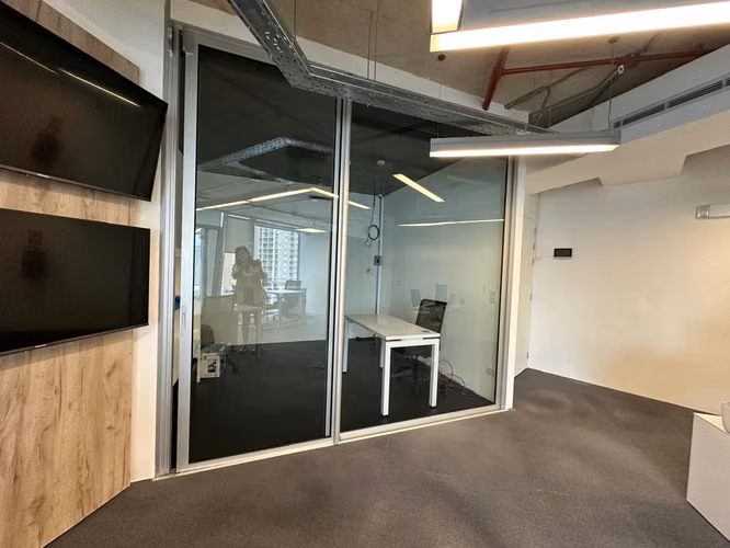 ALQUILO OFICINA AMOBLADA OCEANIA BUSINESS PLAZA , 75 MT, TODO INCLUIDO , $1600 - Imagen 6