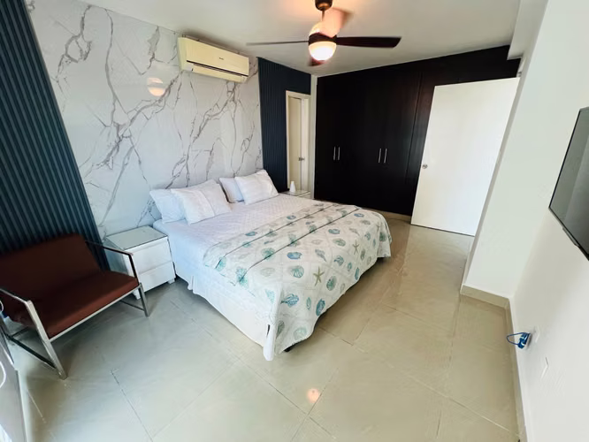 Alquilo apartamento en Bella Vista, 3 recamaras, amoblado, 140m2, con balcón. - Imagen 10