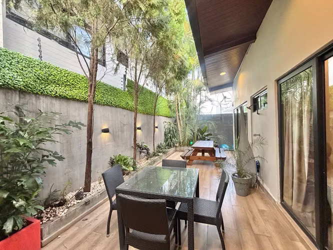 Residencia Unifamiliar Remodelada en Coco del Mar | Privacidad, Diseño Moderno y Patio Privado - Imagen 6
