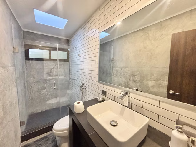 Residencia Unifamiliar Remodelada en Coco del Mar | Privacidad, Diseño Moderno y Patio Privado - Imagen 13