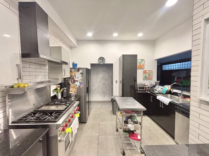 Residencia Unifamiliar Remodelada en Coco del Mar | Privacidad, Diseño Moderno y Patio Privado - Imagen 4
