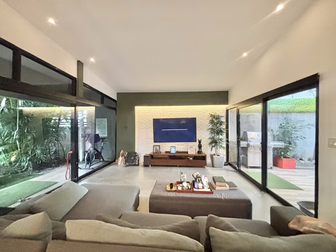 Residencia Unifamiliar Remodelada en Coco del Mar | Privacidad, Diseño Moderno y Patio Privado - Imagen 2