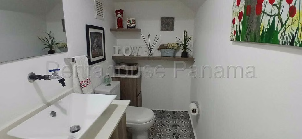 Venta de Casa en Versalles, 230m2 Remodelada  26LGG7575