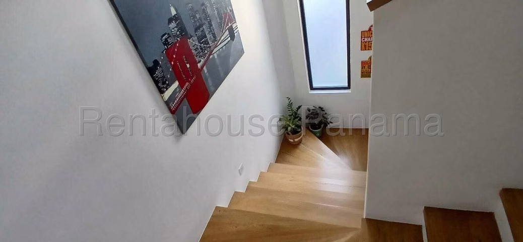 Venta de Casa en Versalles, 230m2 Remodelada  26LGG7575