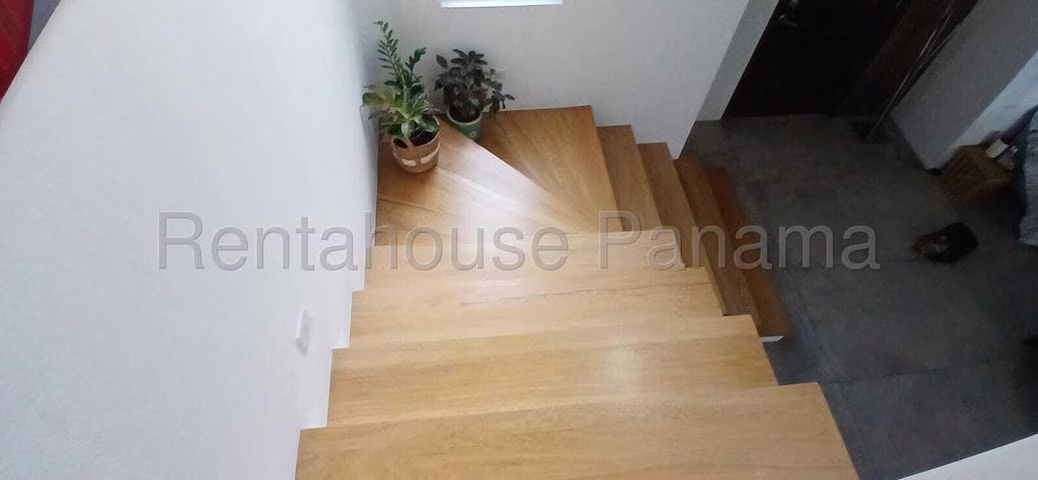 Venta de Casa en Versalles, 230m2 Remodelada  26LGG7575