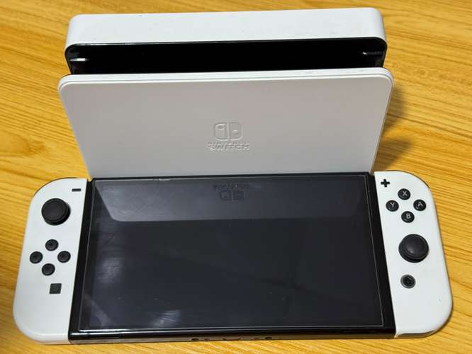 NEGOCIABLE - Nintendo Switch Oiled + 2 games + accessories sold