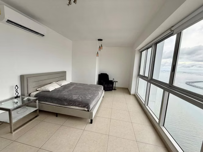 Alquiler de apartamento en Avenida Balboa con vista al mar  - Imagen 5