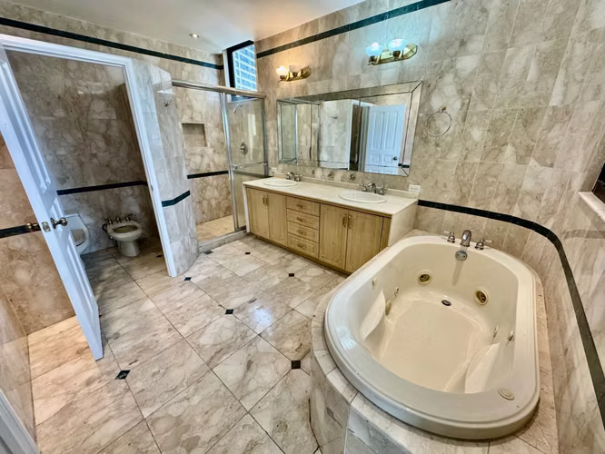 3 HAB CON BAÑO Y WALK-IN · VISTA AL MAR · GOLDEN PALACE  - Imagen 10