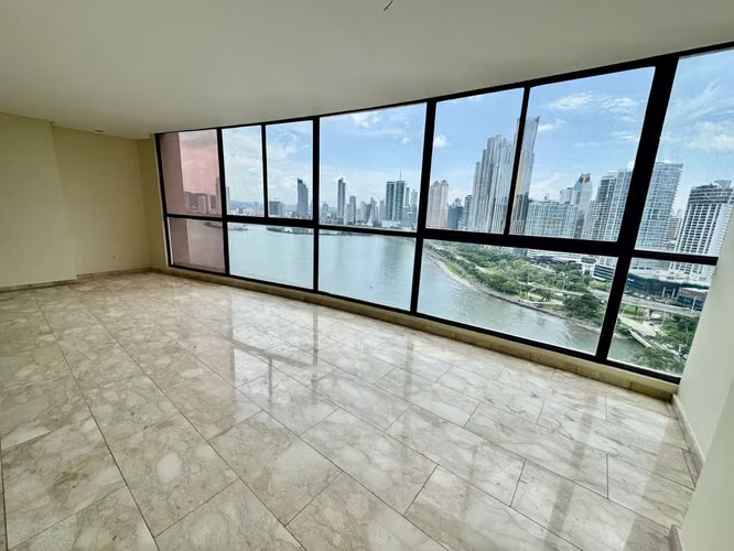 3 LIVING ROOM WITH BATHROOM AND WALK-IN · SEA VIEW · GOLDEN PALACE