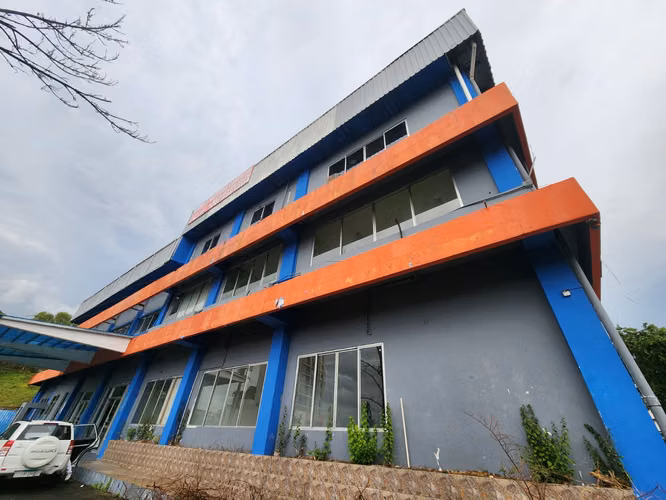 BUILDING IN BETHANY RENTAL WITH OPTION TO PURCHASE