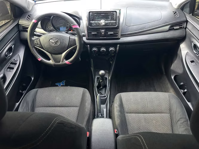 TOYOTA YARIS AÑO 2015 MANUAL