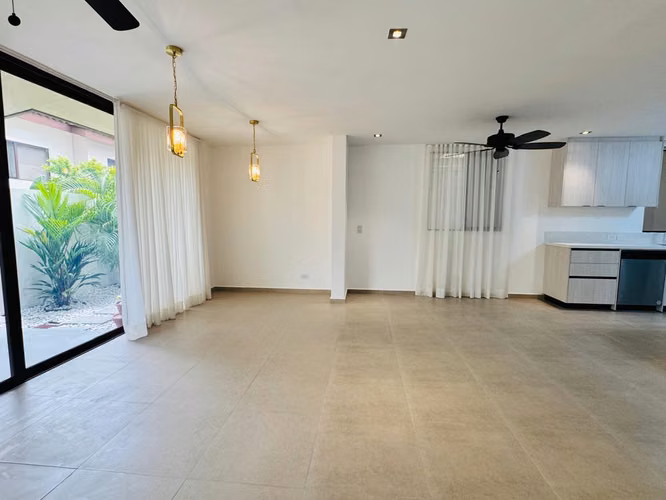 VENTA DE CASA REMODELADA EN BRISAS DEL GOLF - JC - Imagen 2