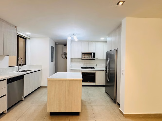 VENTA DE CASA REMODELADA EN BRISAS DEL GOLF - JC - Imagen 6