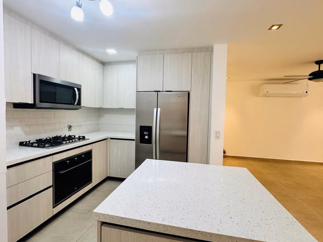 VENTA DE CASA REMODELADA EN BRISAS DEL GOLF - JC - Imagen 5