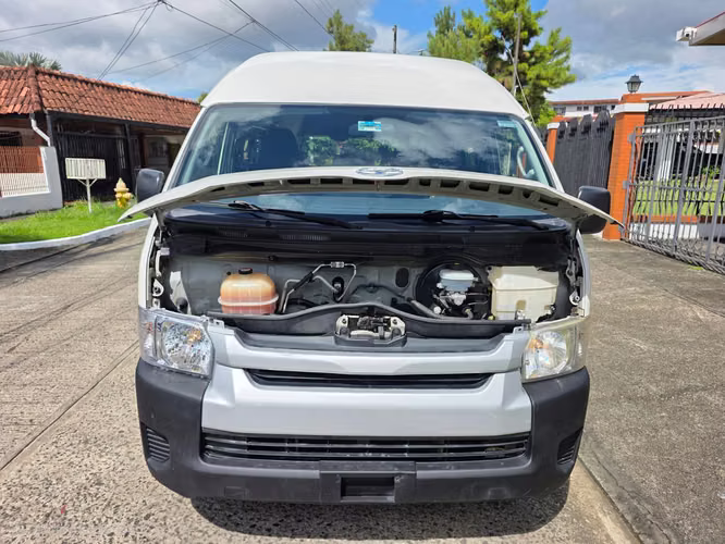 Toyota Hiace 2014 BUSITO TECHO ALTO Diesel Manual Buenas Condiciones Precio 24,999 NEGOCIABLE - Imagen 3