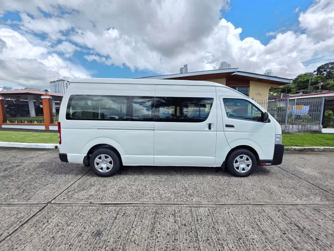 Toyota Hiace 2014 BUSITO TECHO ALTO Diesel Manual Buenas Condiciones Precio 24,999 NEGOCIABLE - Imagen 17