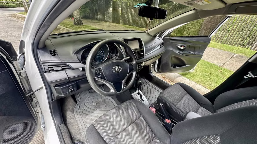 TOYOTA YARIS 2015 AUTOMÁTICO - Imagen 7