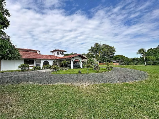 Alquiler de casa de campo con piscina en la carretera hacia Playa Juan Hombrón - Imagen 3