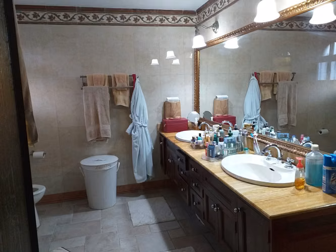 SE VENDE AMPLIA CASA LA ALAMEDA PISCINA 4 RECAMARAS