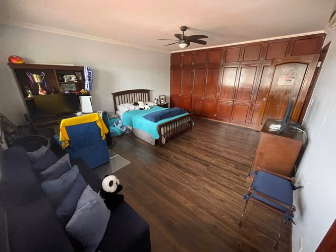 SE VENDE AMPLIA CASA LA ALAMEDA PISCINA 4 RECAMARAS