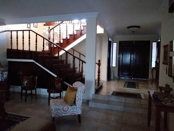 SE VENDE AMPLIA CASA LA ALAMEDA PISCINA 4 RECAMARAS