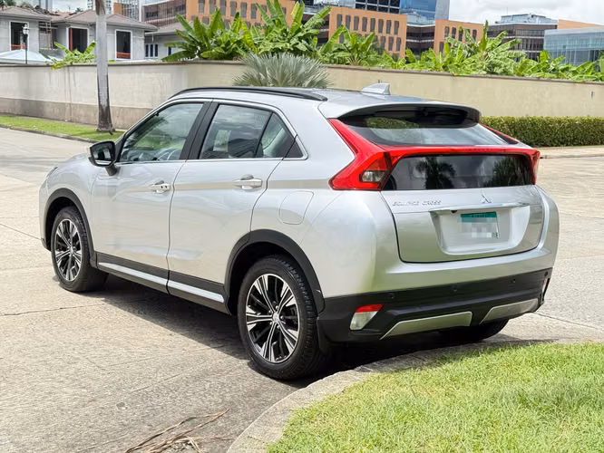 Mitsubishi Eclipse Cross Full Extras 2020 a solo $11,900