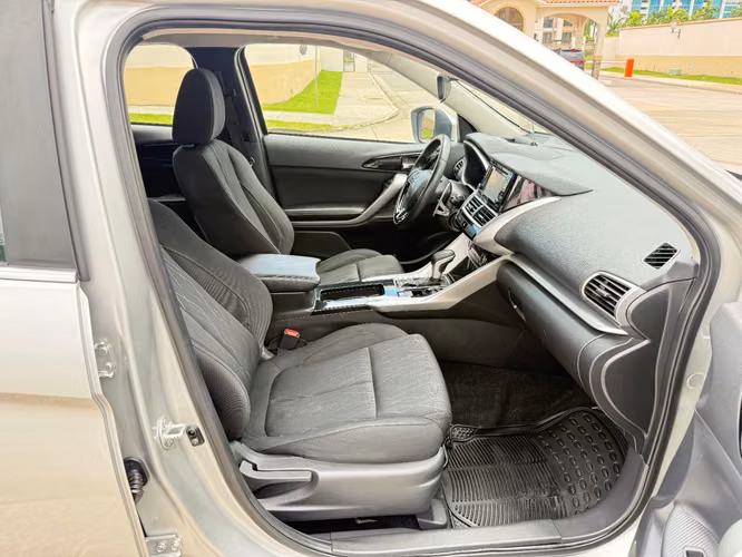 Mitsubishi Eclipse Cross Full Extras 2020 a solo $11,900