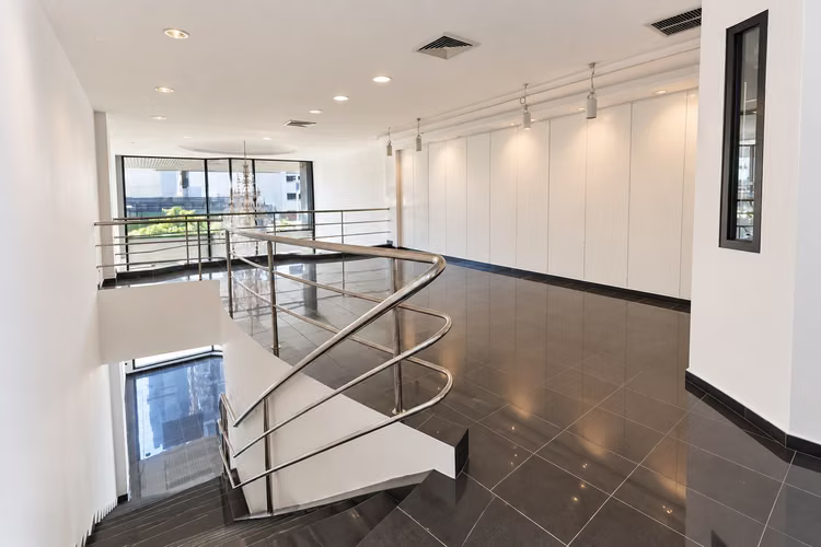 Alquiler de Local Comercial en Planta Baja – Plaza Obarrio, - Imagen 5