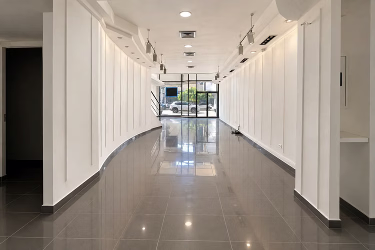 Alquiler de Local Comercial en Planta Baja – Plaza Obarrio, - Imagen 3