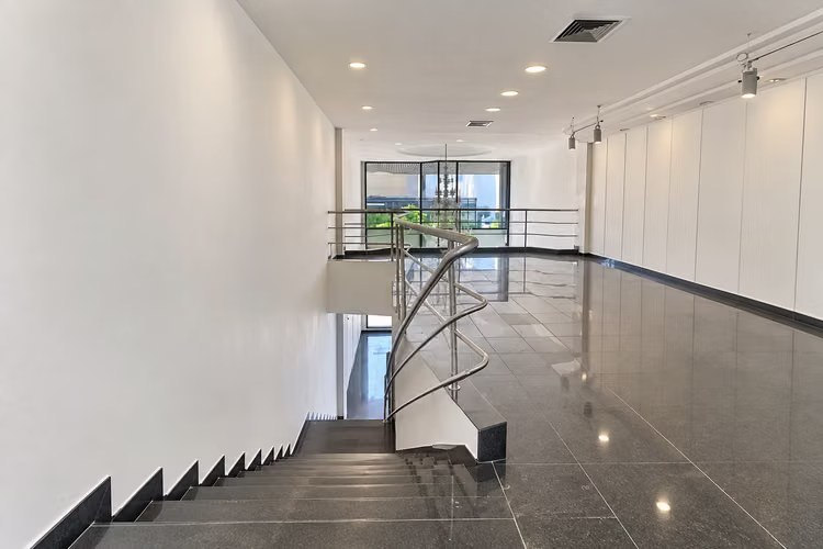 Alquiler de Local Comercial en Planta Baja – Plaza Obarrio, - Imagen 6