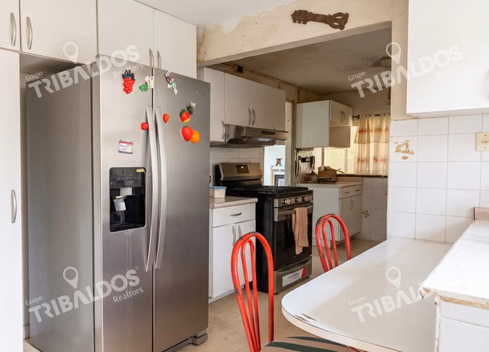 Venta de Casa con amplio terreno en Altos del Golf, Parque Lefevre