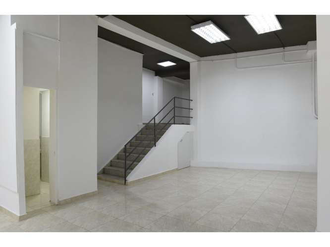 Alquiler - Local Comercial - Avenida Central, Calidonia,(AB)