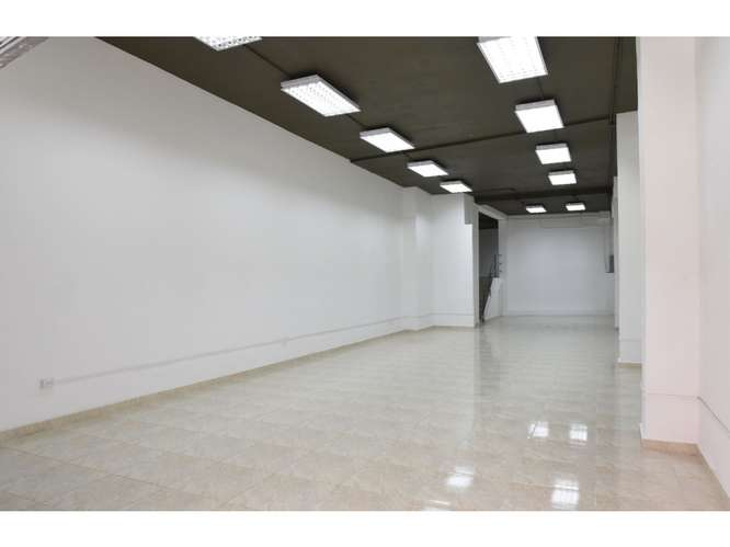 Alquiler - Local Comercial - Avenida Central, Calidonia,(AB)