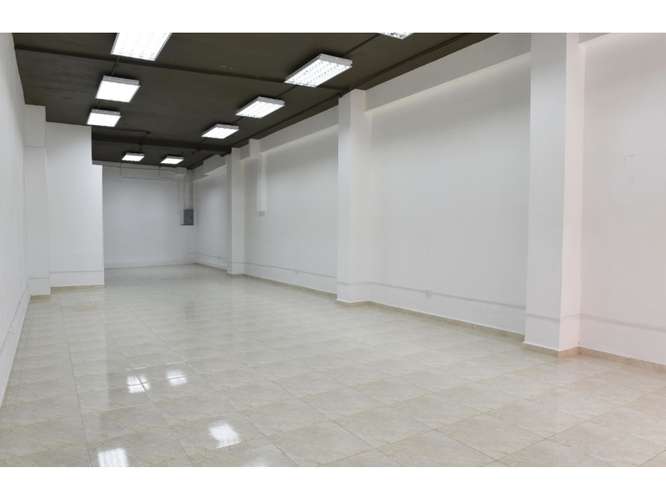 Alquiler - Local Comercial - Avenida Central, Calidonia,(AB)