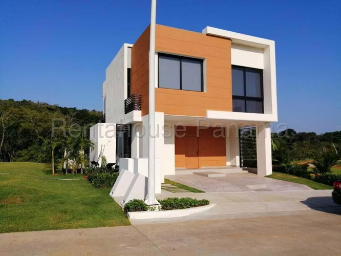 Venta de Casa en Panama Norte Riverwalk Green City EC