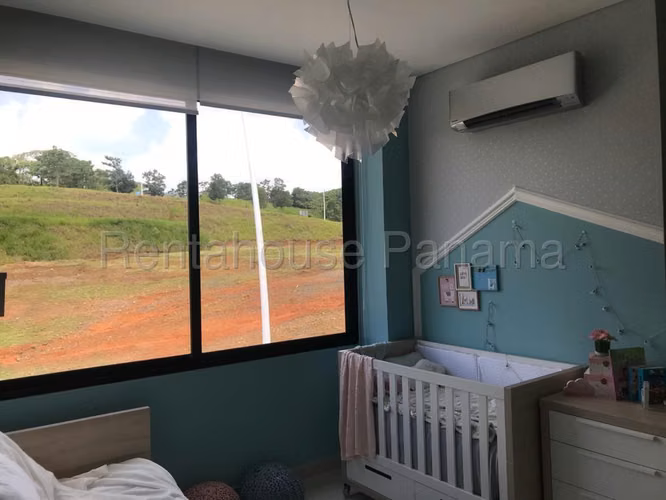 Venta de Casa en Panama Norte Riverwalk Green City EC