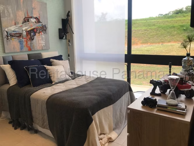 Venta de Casa en Panama Norte Riverwalk Green City EC