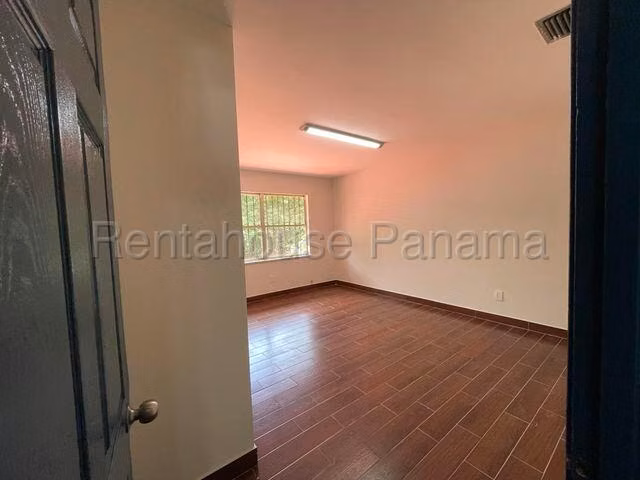 Venta de Casa en Clayton 350 Mts PD