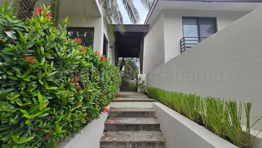 Vendo Casa de 304.67m2 en Panama Pacifico Nativa 27-2779SRZ