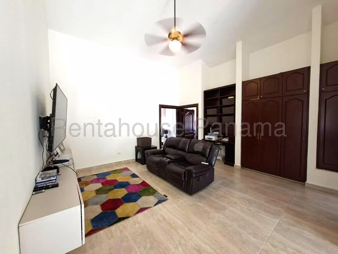 Alquilo Casa de 762.62m2 en Costa del Este Costa Serena 27-2200SRZ