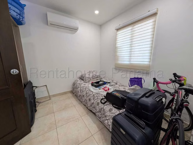 Apartamento en Alquiler en Costa del Este 104 m² LR