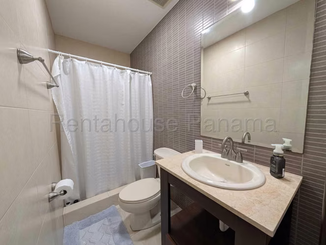 Apartamento en Alquiler en Costa del Este 104 m² LR