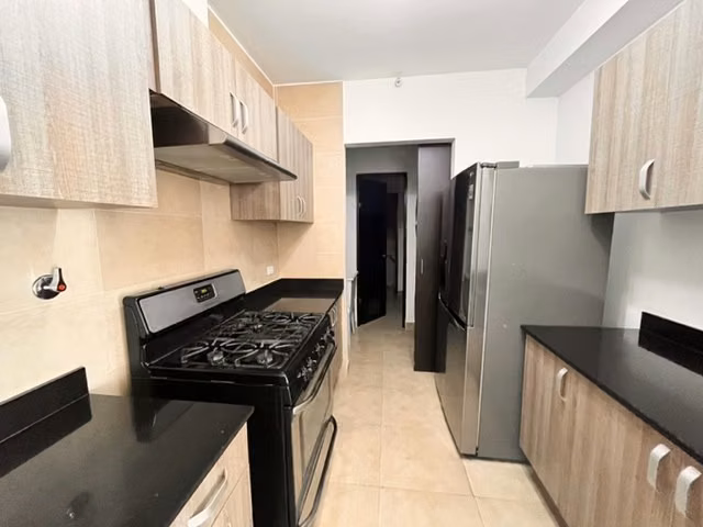 SE ALQUILA APARTAMENTO CON LINEA BLANCA EN P.H THE ONE 