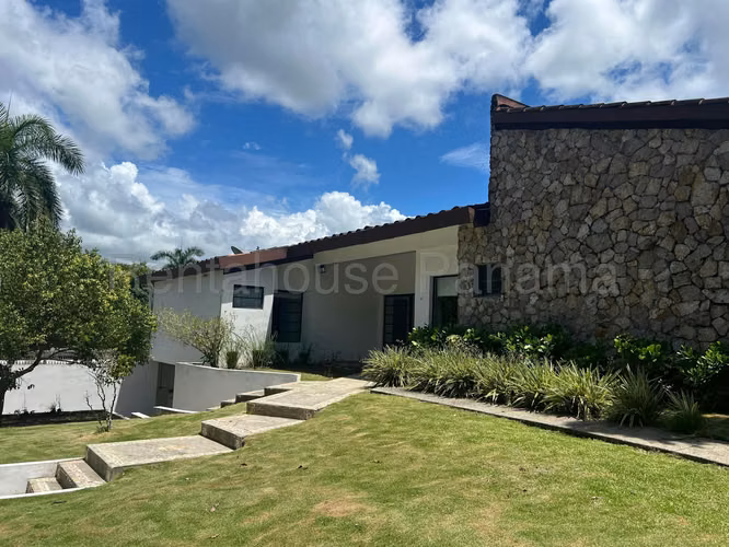 Venta de Casa en Ancon NS