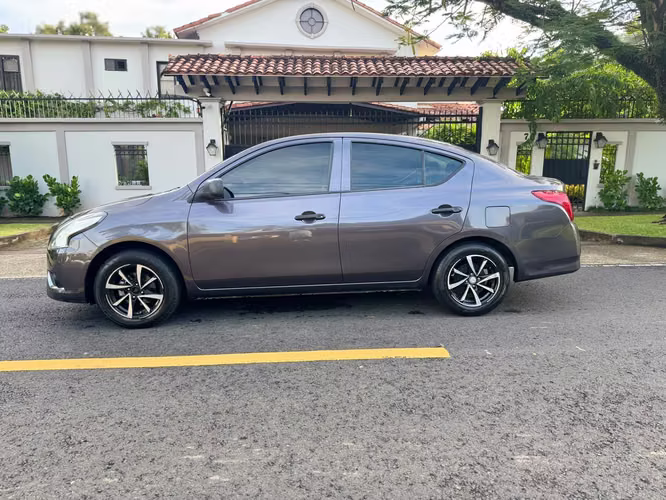 Nissan Versa Año 2019 ~ Version Semi Full      - Imagen 12