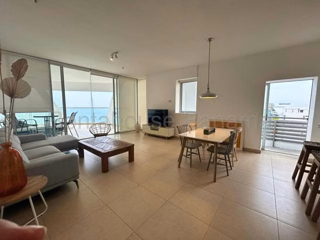 ALQUILER DE APARTAMENTO EN AVENIDA BALBOA  - Imagen 1