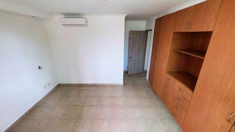 VENTA DE APARTAMENTO EN PISO BAJO CON AMPLIA TERRAZA EN COSTA DEL ESTE I 3 RECAMARAS - Imagen 7